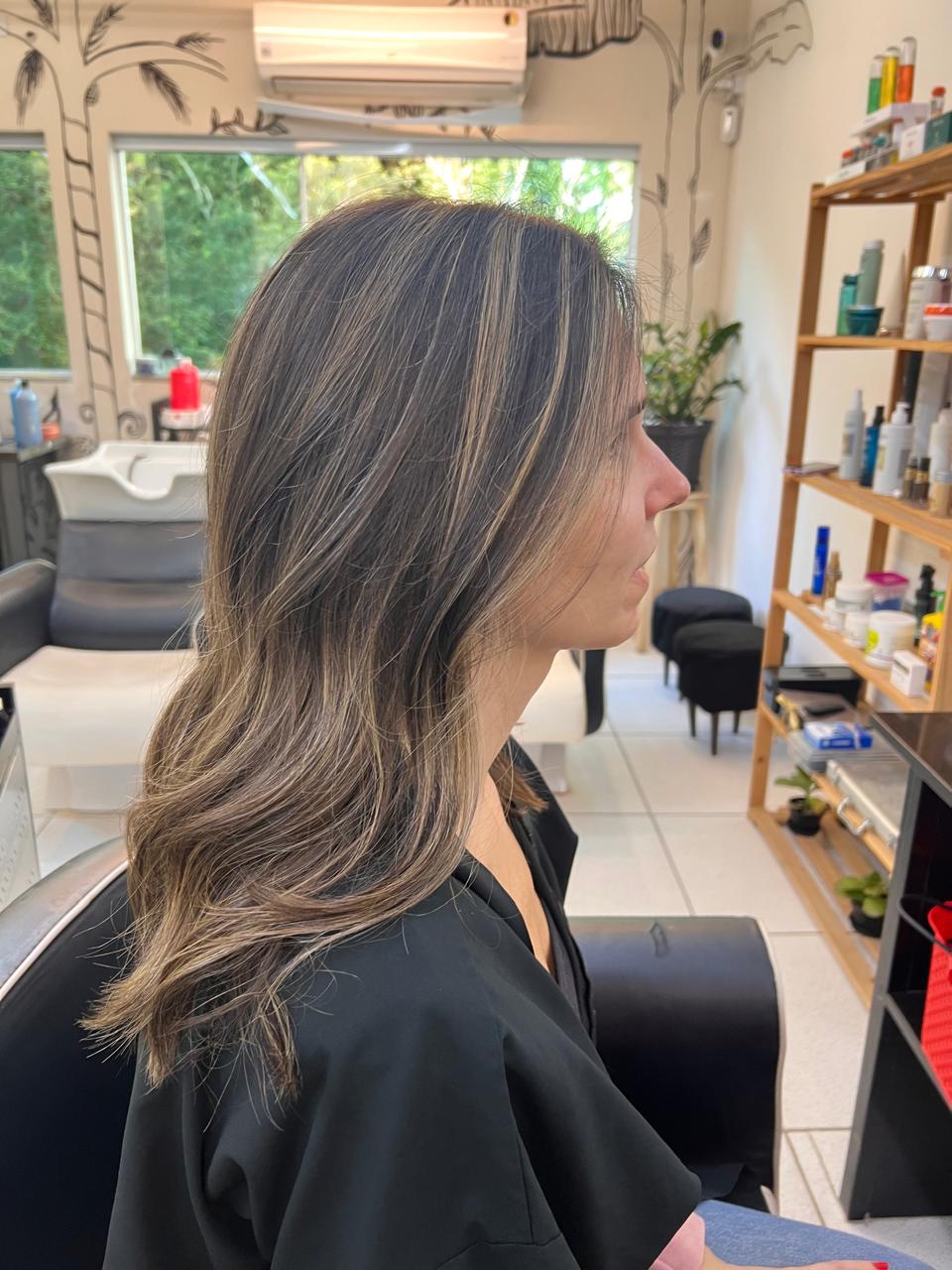 Especialista em Corte e luzes no Cerqueira César - SP | Lylla Espaço de Beleza
