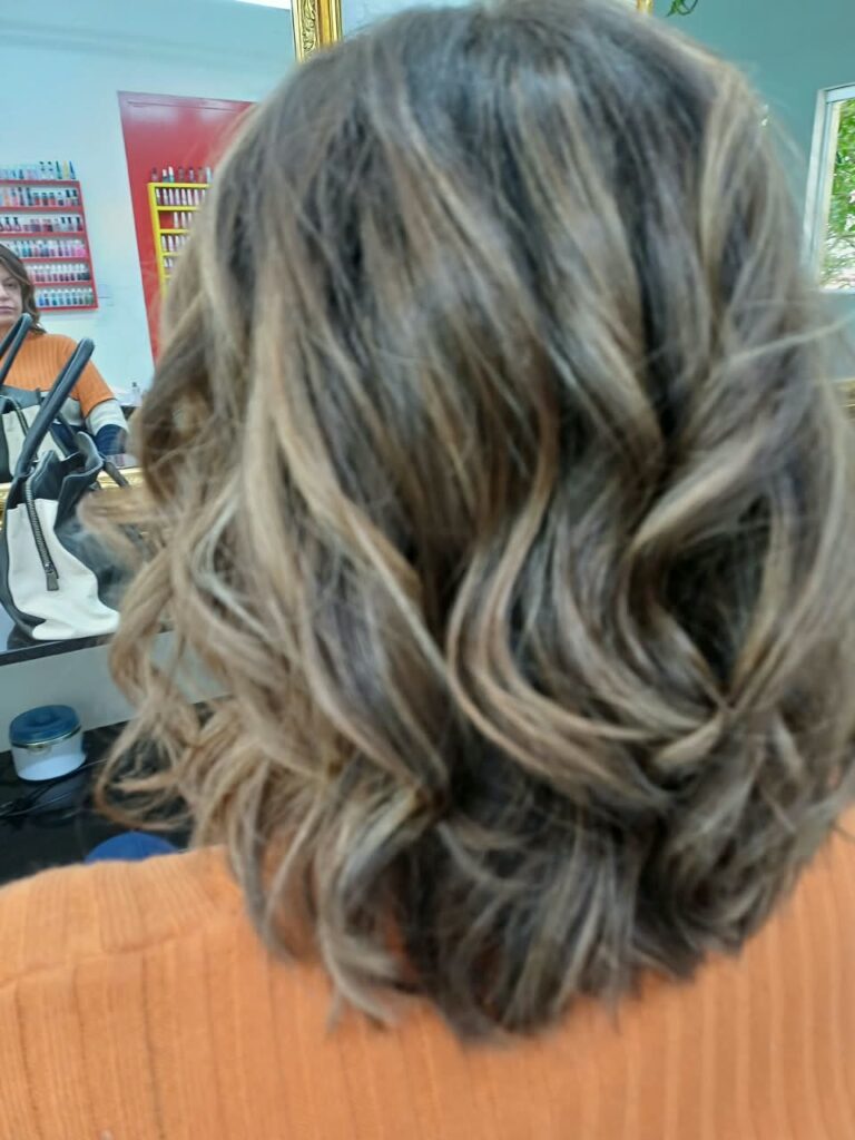 Coloração e mechas – Lylla Espaço de Beleza, Cerqueira César, São Paulo - SP – foto 2