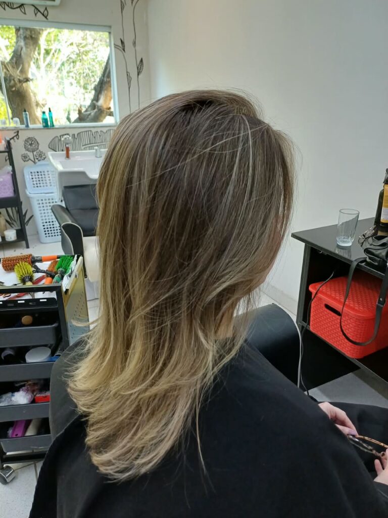 Coloração e mechas – Lylla Espaço de Beleza, Cerqueira César, São Paulo - SP – foto 1